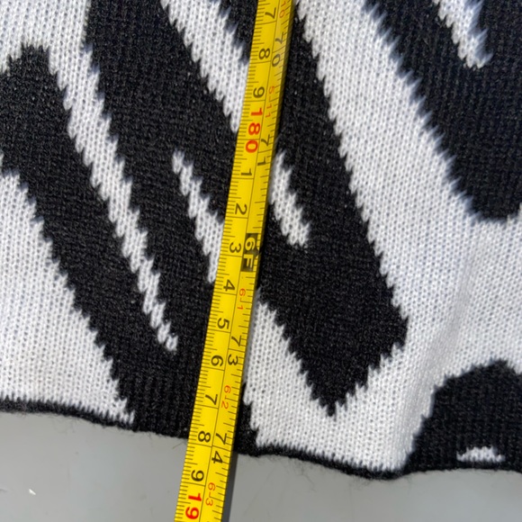 Steve Madden Long, Reversible Winter Scarf - Picture 5 of 5